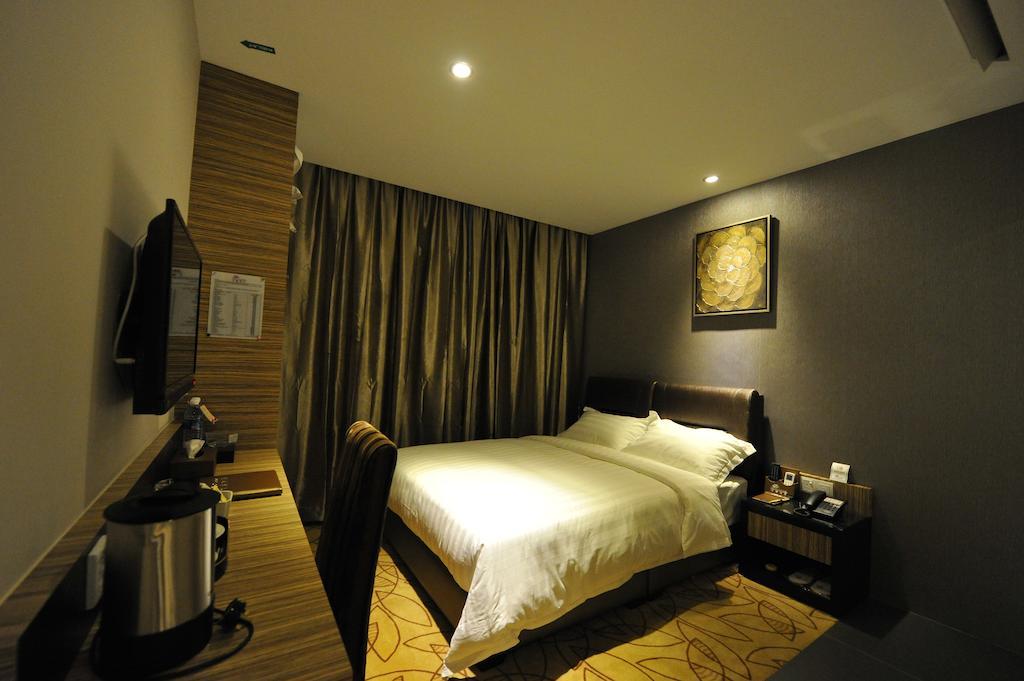 Milano Hotel Kluang Chambre photo