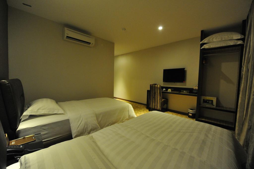 Milano Hotel Kluang Chambre photo