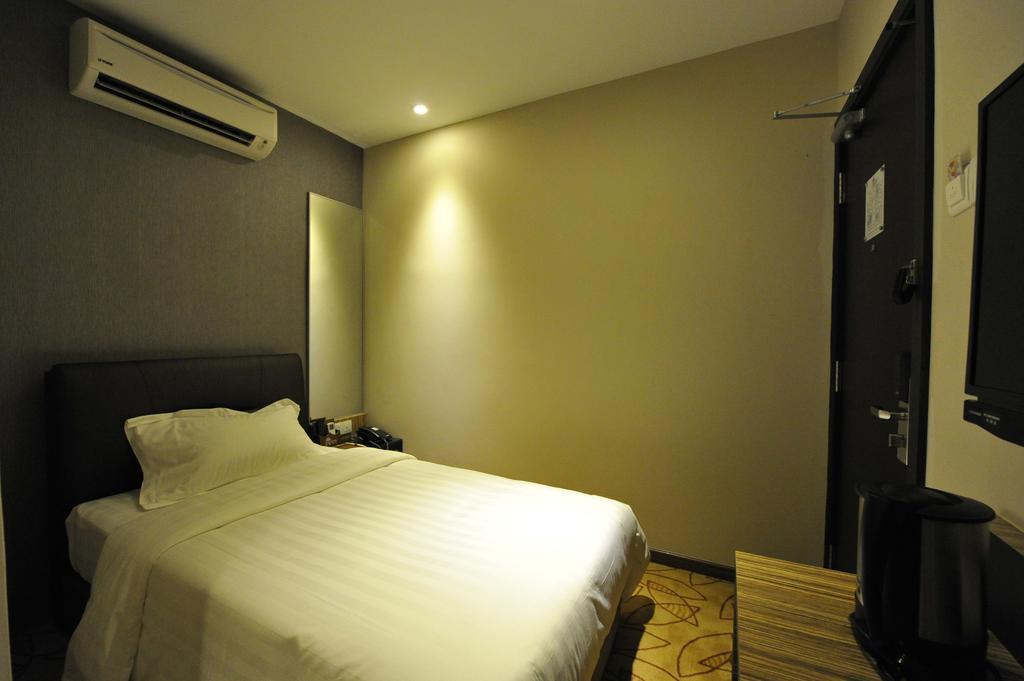 Milano Hotel Kluang Extérieur photo